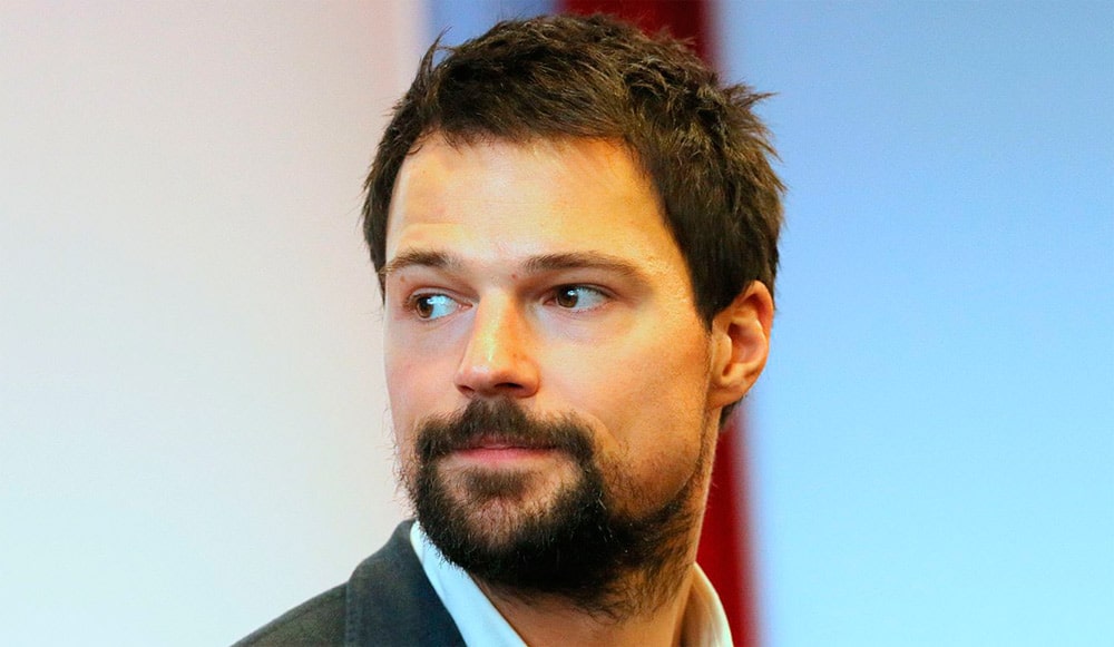 Данила Козловский - биография и личная жизнь