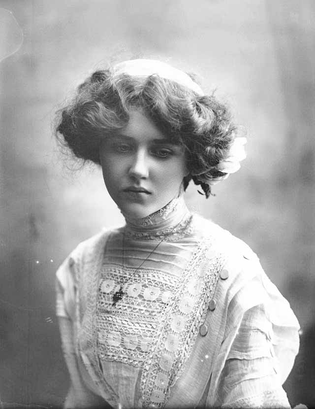 Портреты дeвyшек начала XX века